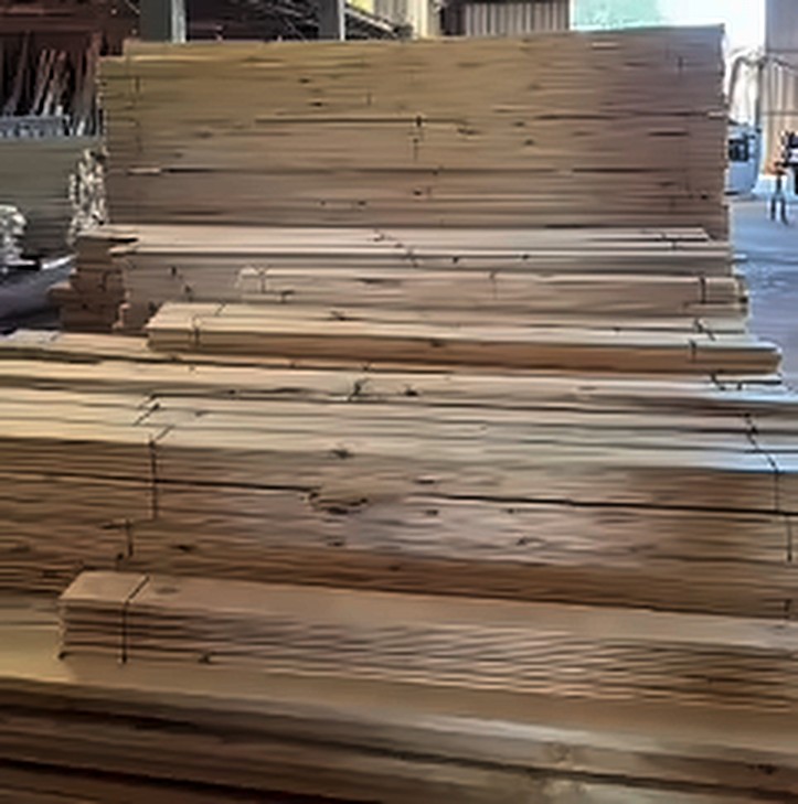 Madera apilada lista para despacho